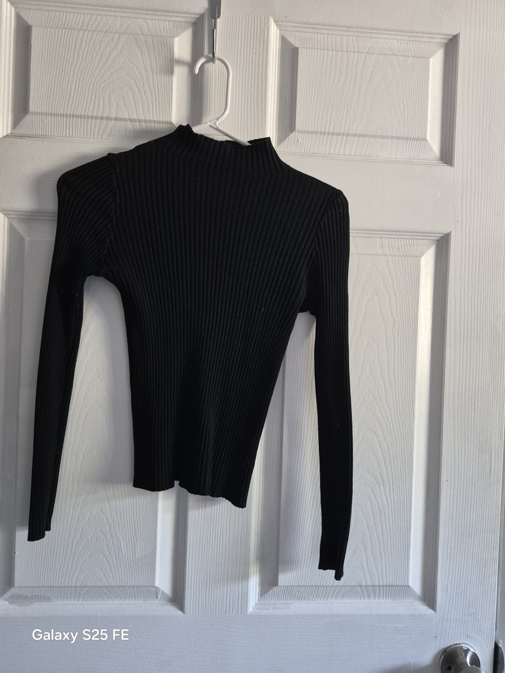 (S)Black Ribbed Long-Sleeve Mock Neck Top